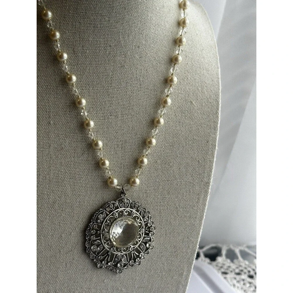 Vintage Style Filigree Rhinestone Pendant Necklace Faux Pearl Crystal Beaded 16”